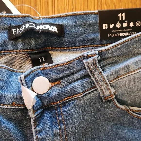 Distressed skinny jeans - Picture 3 of 6